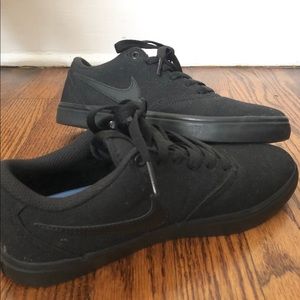 Women’s Nike SB Check Solarsoft Canvas Shoe